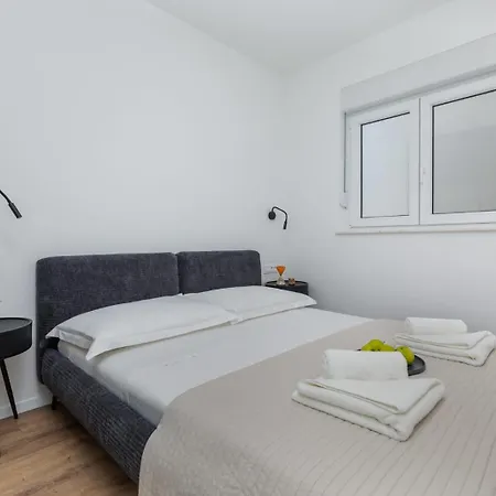 Luci Apartment, Omiš